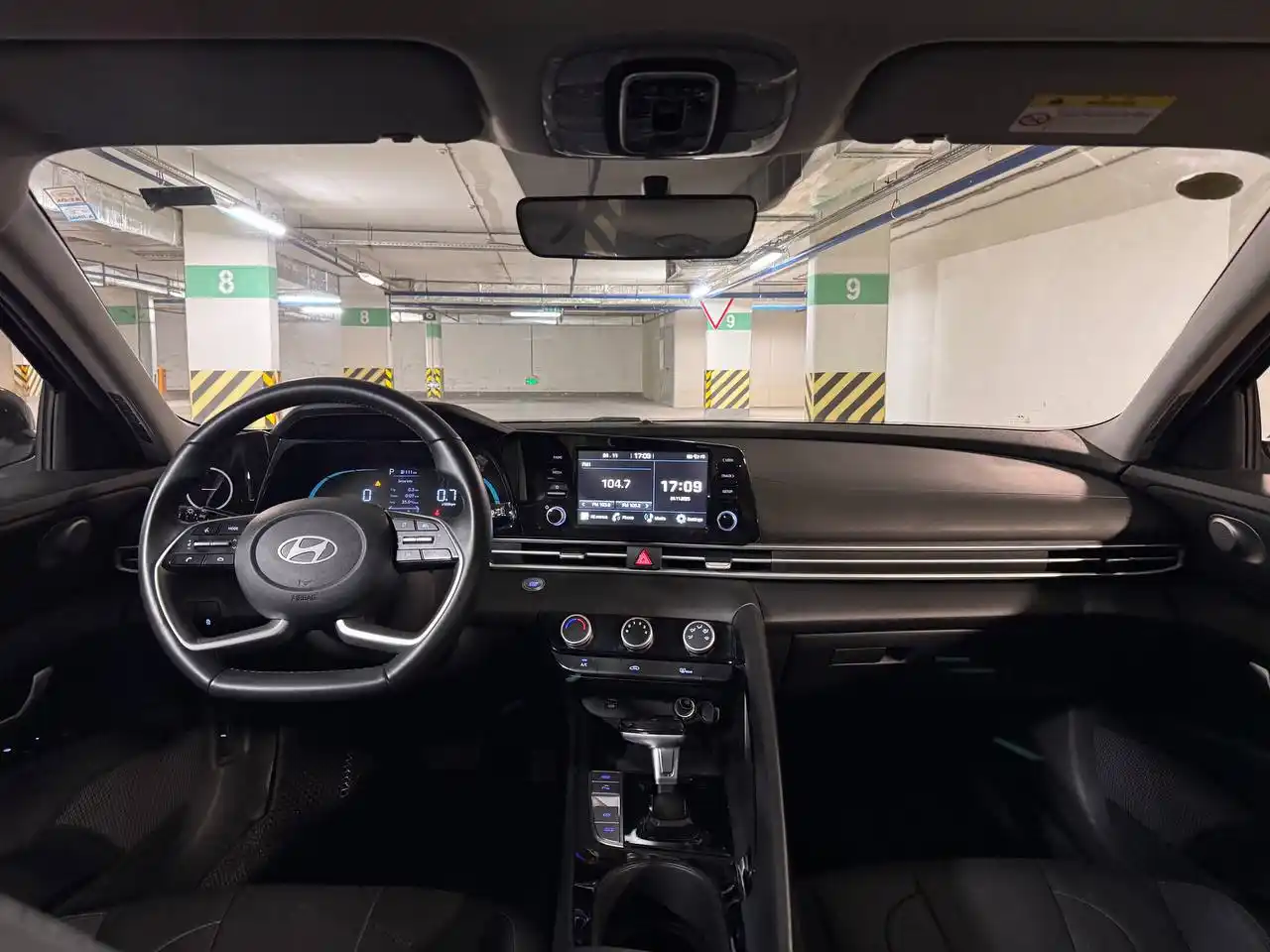 Hyundai Elantra 2023 год