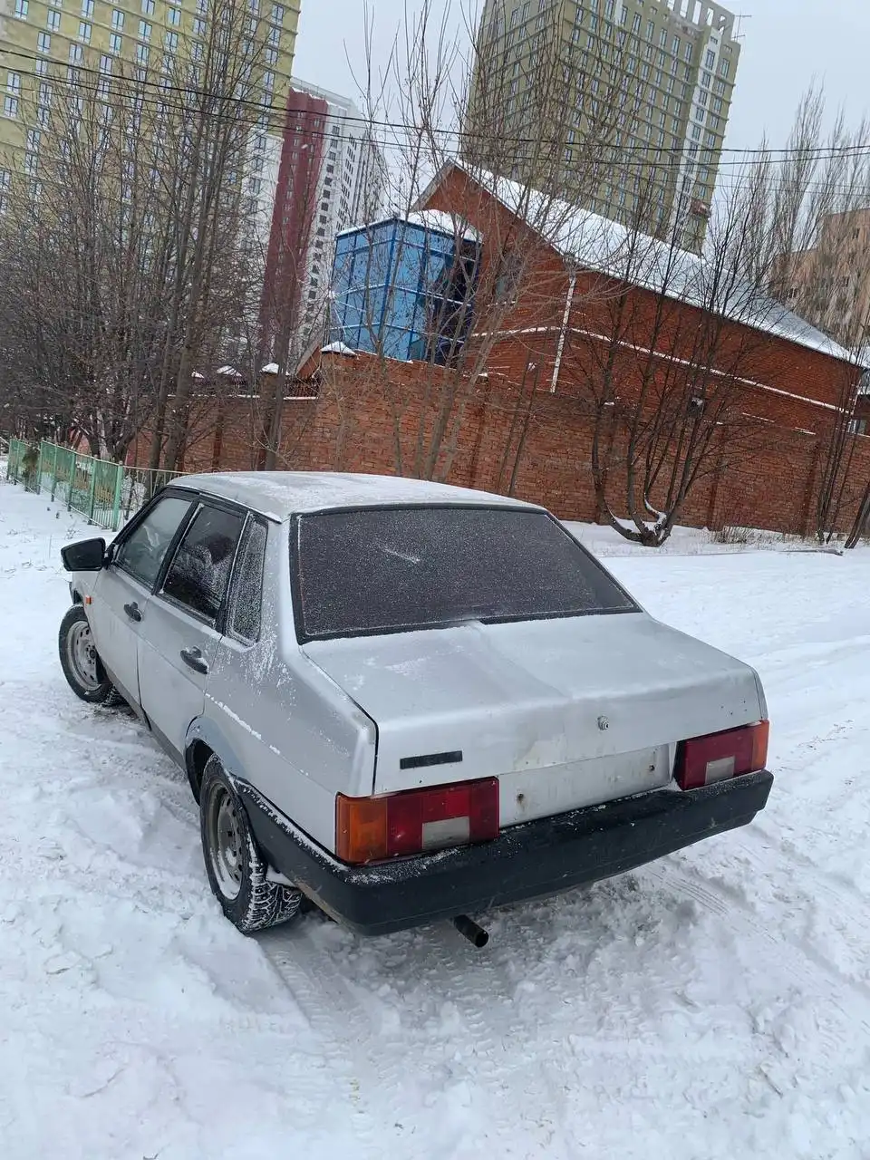 Автомобиль LADA 21099 инжектор 14 панель