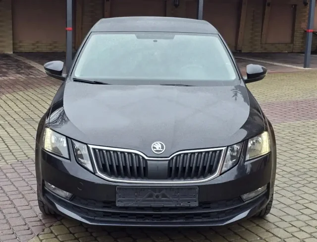 Skoda Octavia 2018 1.4 TSI МТ лифтбек - Грузовики в Уфа
