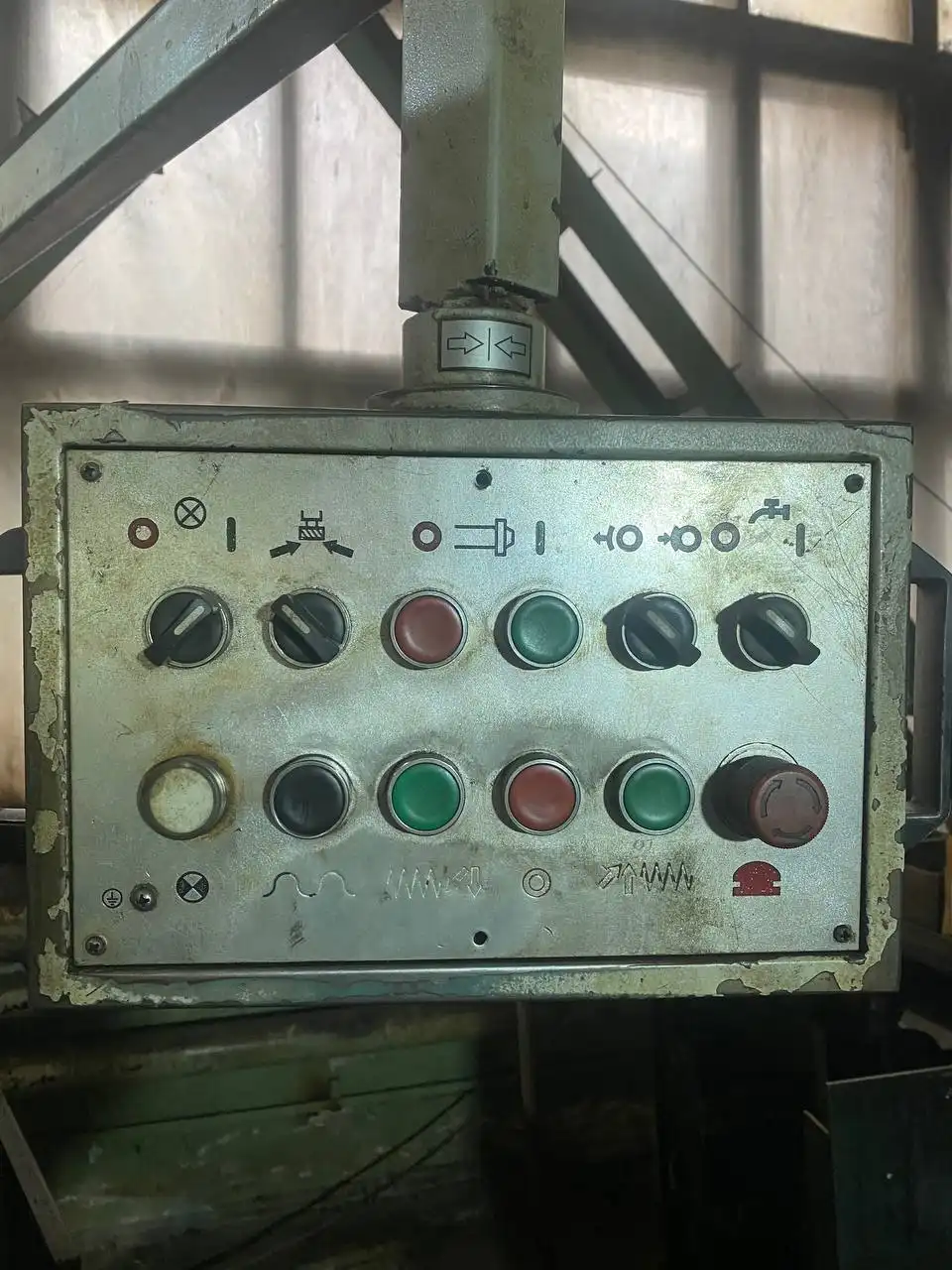 Продам фрезерный станок с дополнительным оборудованием