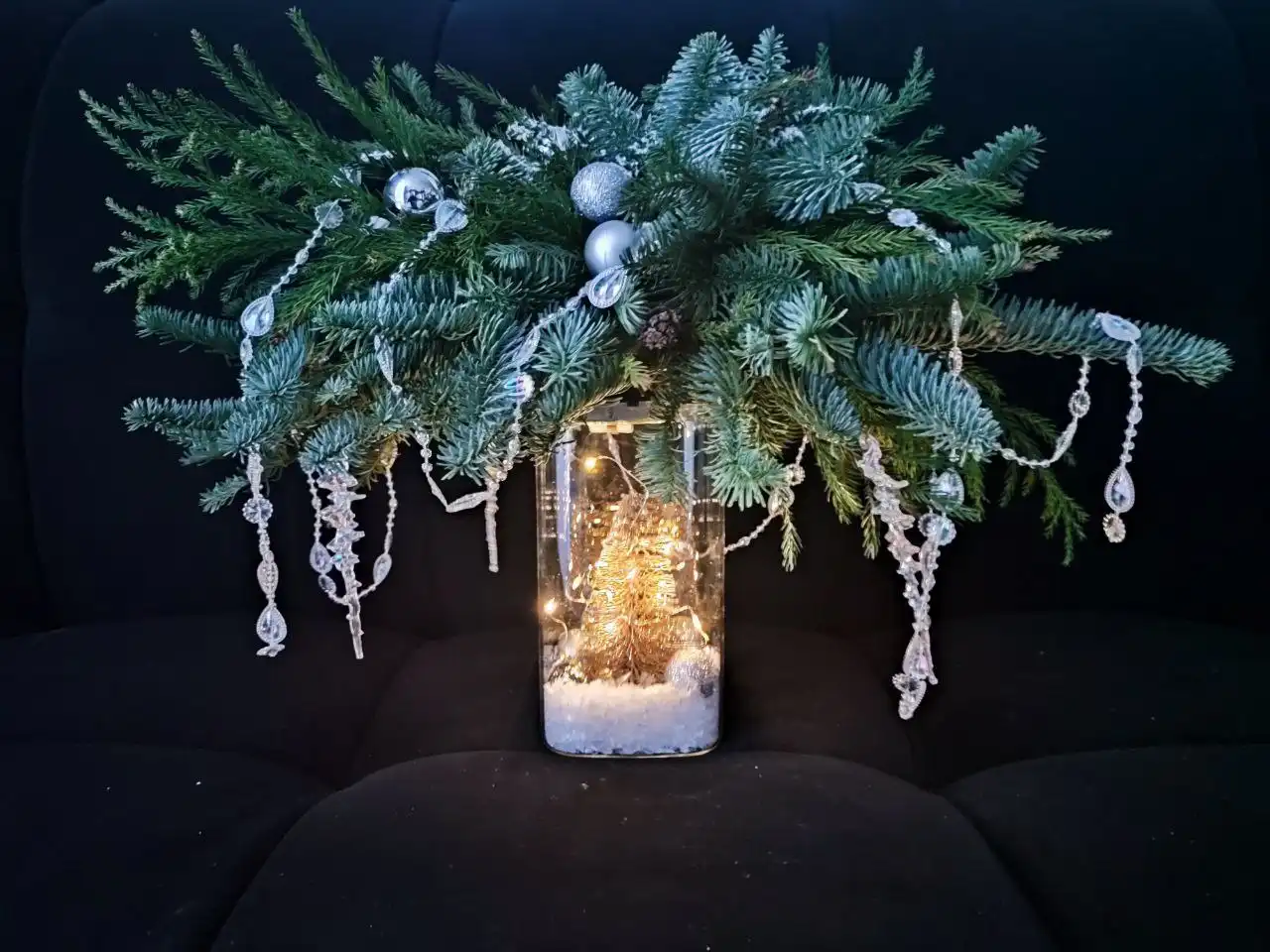 Новогодние композиции: ваза с ёлкой, свеча в бокале, лошадка, подсвечник Ангел