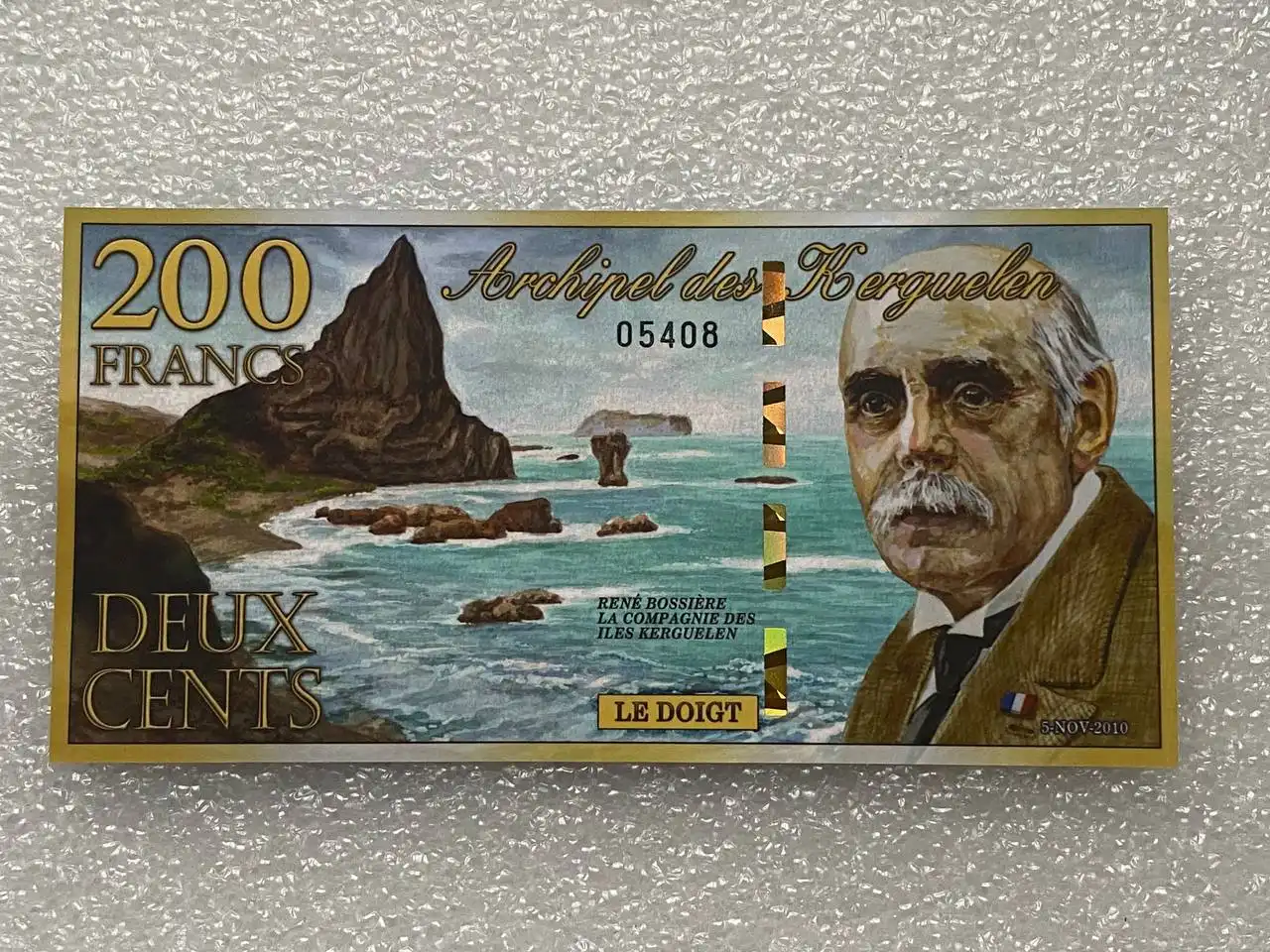 Коллекционные банкноты островов: Галапагосы, Кергелен, Пасхи