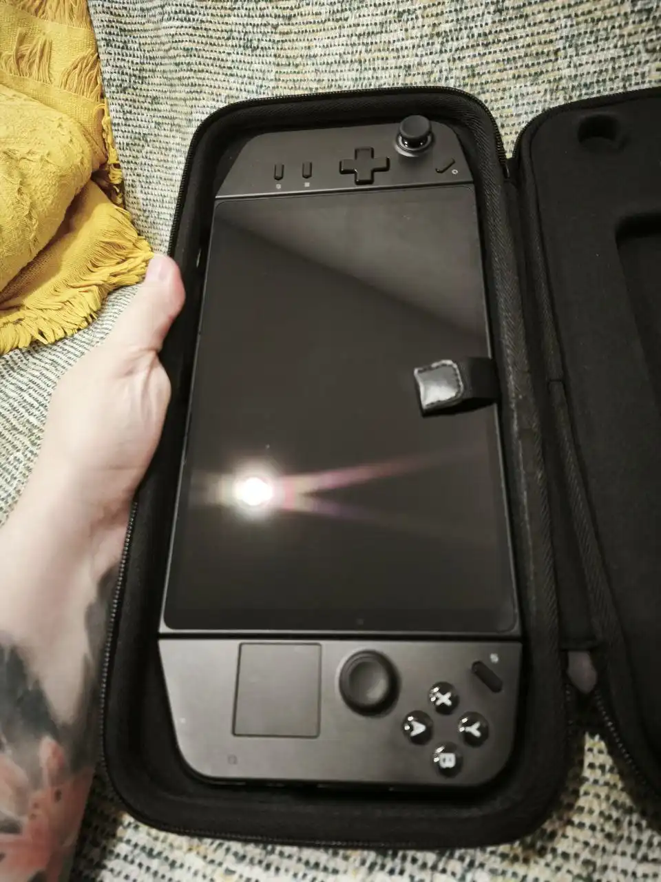 Продажа различных товаров от одежды до электроники