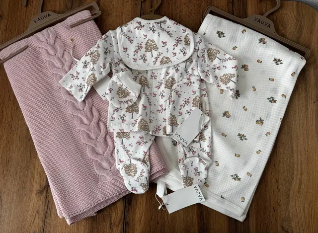 Лот для новорожденной девочки размер 56-62 - Спортивные товары в Екатеринбург