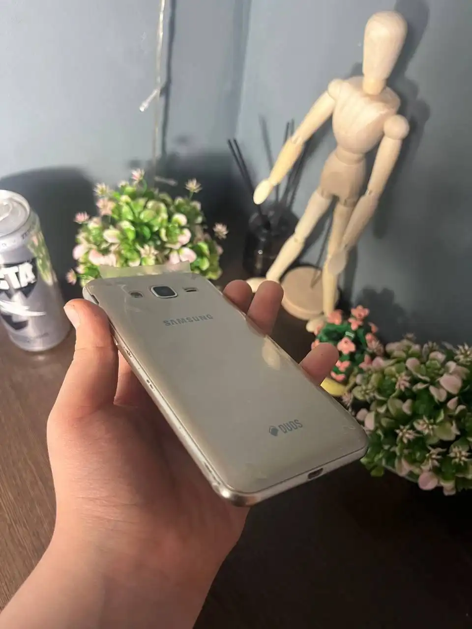 Продажа Samsung Galaxy J3 (2016) в золотистом цвете - Смартфоны (Электроника) в Екатеринбург