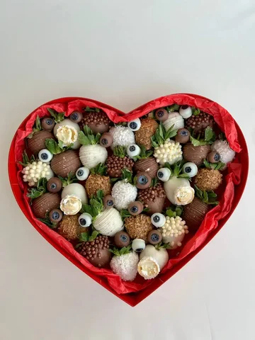 Наборы фруктов в шоколаде на 14 февраля - Значки в Екатеринбург