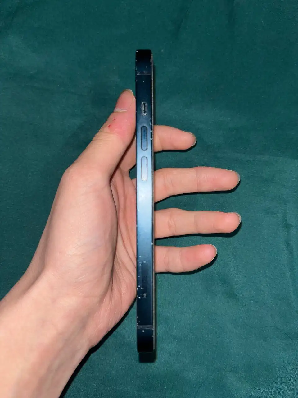 iPhone 13 Синий заблокированный - Смартфоны (Электроника) в Екатеринбург