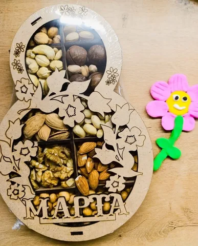 Подарочный набор орешки в деревянной коробочке к 8 Марта - Подарки в Екатеринбург