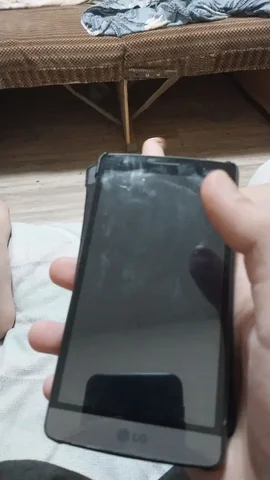 Продам телефон лдж с трещинами и чехлом - Телефоны в Екатеринбург