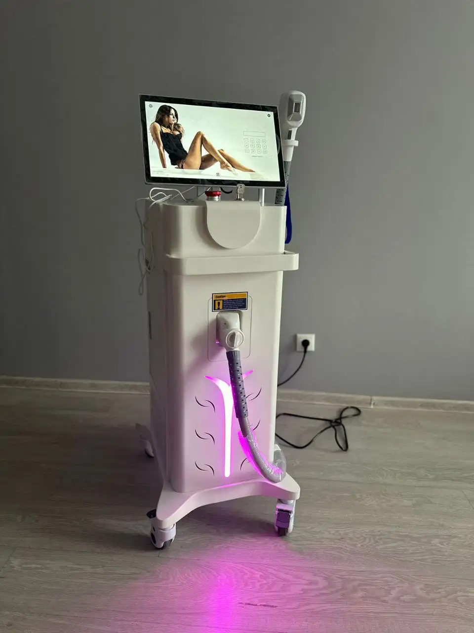 Продажа аппарата лазерной эпиляции с RF-лифтингом - Косметологическое оборудование (Барахолка) в Екатеринбург