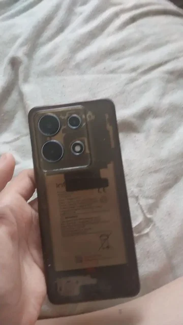 Смартфон Infinix Hot 30 с повреждениями - Смартфоны и аксессуары в Екатеринбург