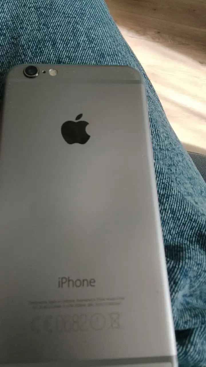 Продам iPhone 6 заблокированный - Мобильные телефоны (Электроника) в Екатеринбург