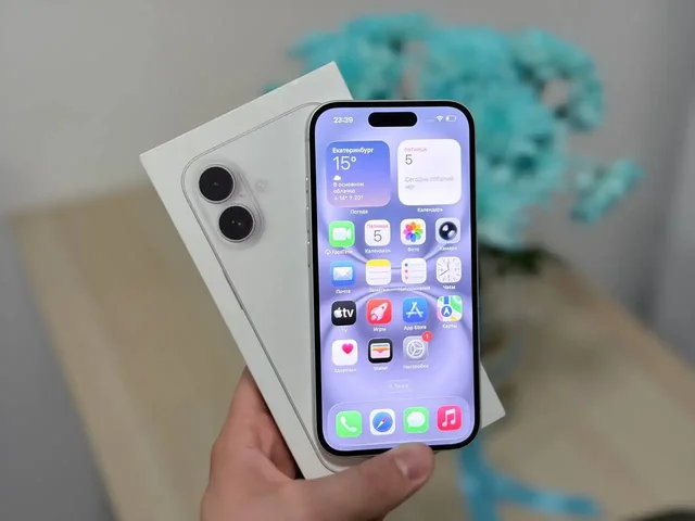 iPhone 16/256GB в отличном состоянии на гарантии - Смартфоны в Екатеринбург