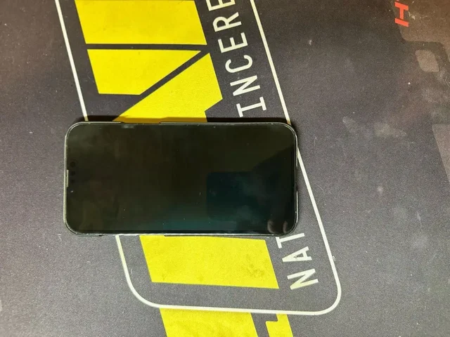 iPhone 13 Pro Max с трещиной на заднем стекле - Смартфоны в Екатеринбург