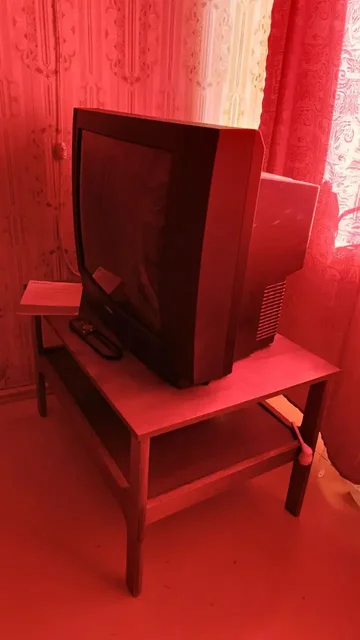 Телевизор GoldStar с пультом - Телевизоры в Неизвестно