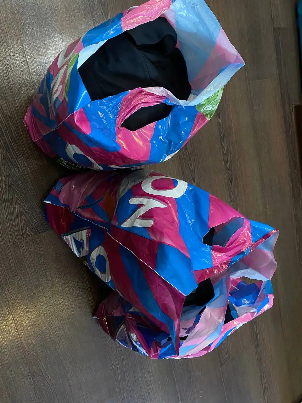 Продажа пакета вещей: пальто, рубашки, футболки и другие - Барахолка в Неизвестно