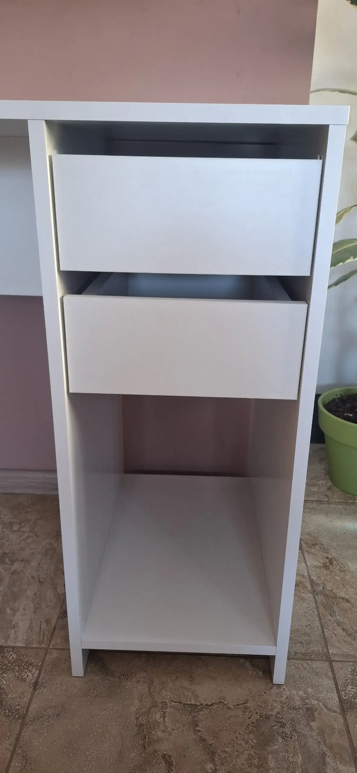 Стол ЛДСП 90x45x75 см - Барахолка в Экодолье