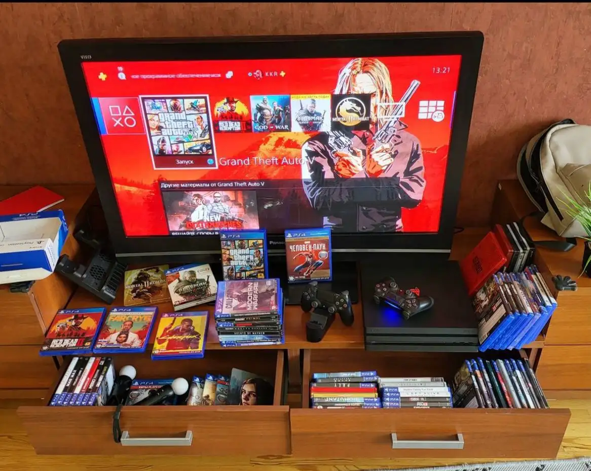 Продажа Sony PlayStation 4 PRO 1TB с большим комплектом игр - Игровые приставки (Электроника) в Самарская область