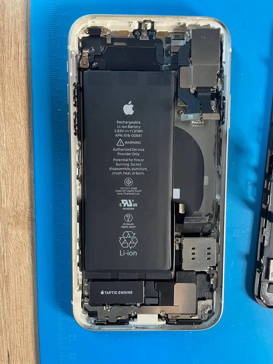 iPhone в разбор (АКБ отстутствует, дисплей норм/кнопкаSOS/срабатывания? - Смартфоны и аксессуары (Электроника) в Неизвестно