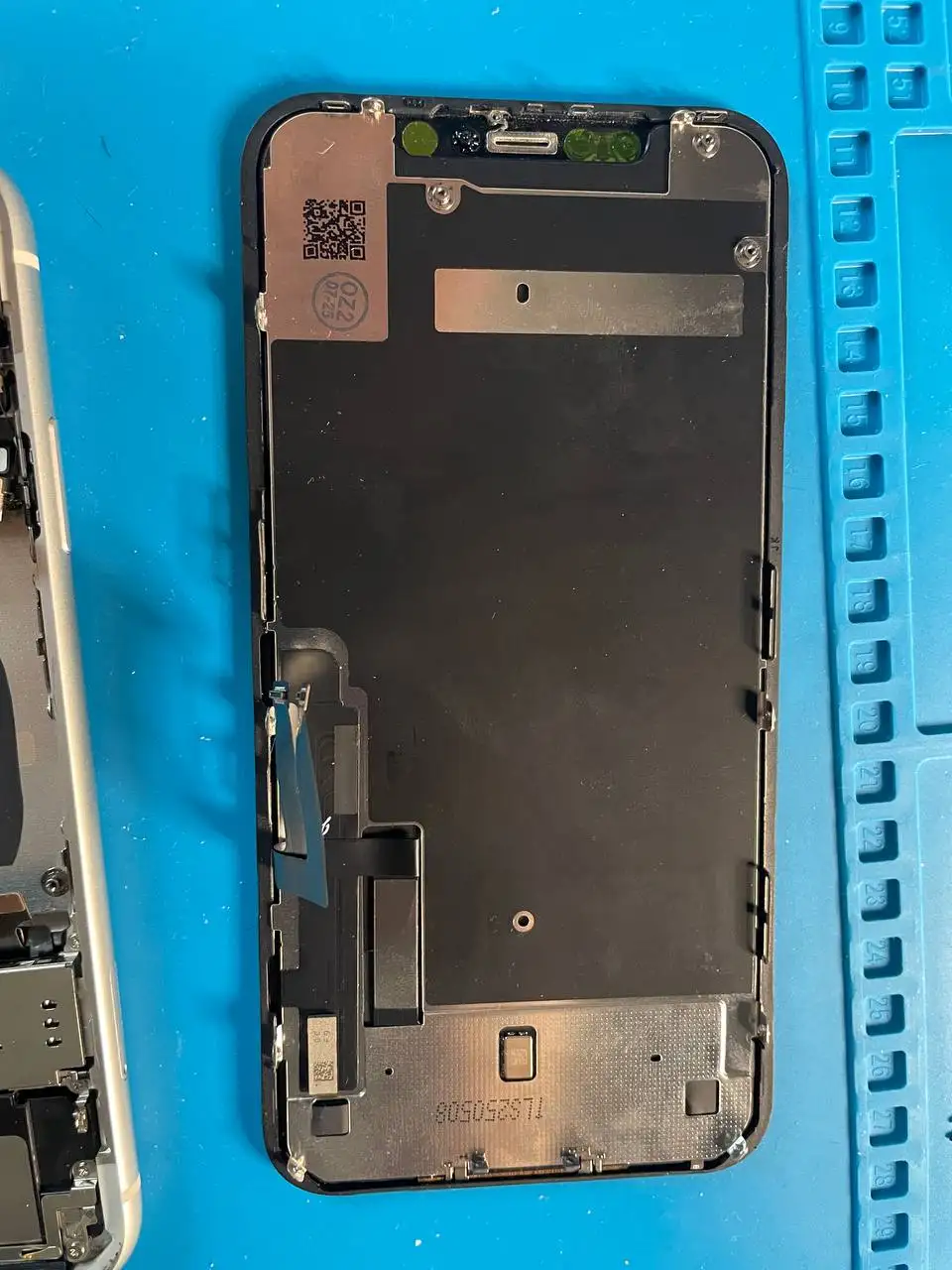 iPhone в разбор (АКБ отстутствует, дисплей норм/кнопкаSOS/срабатывания? - Смартфоны и аксессуары (Электроника) в Неизвестно