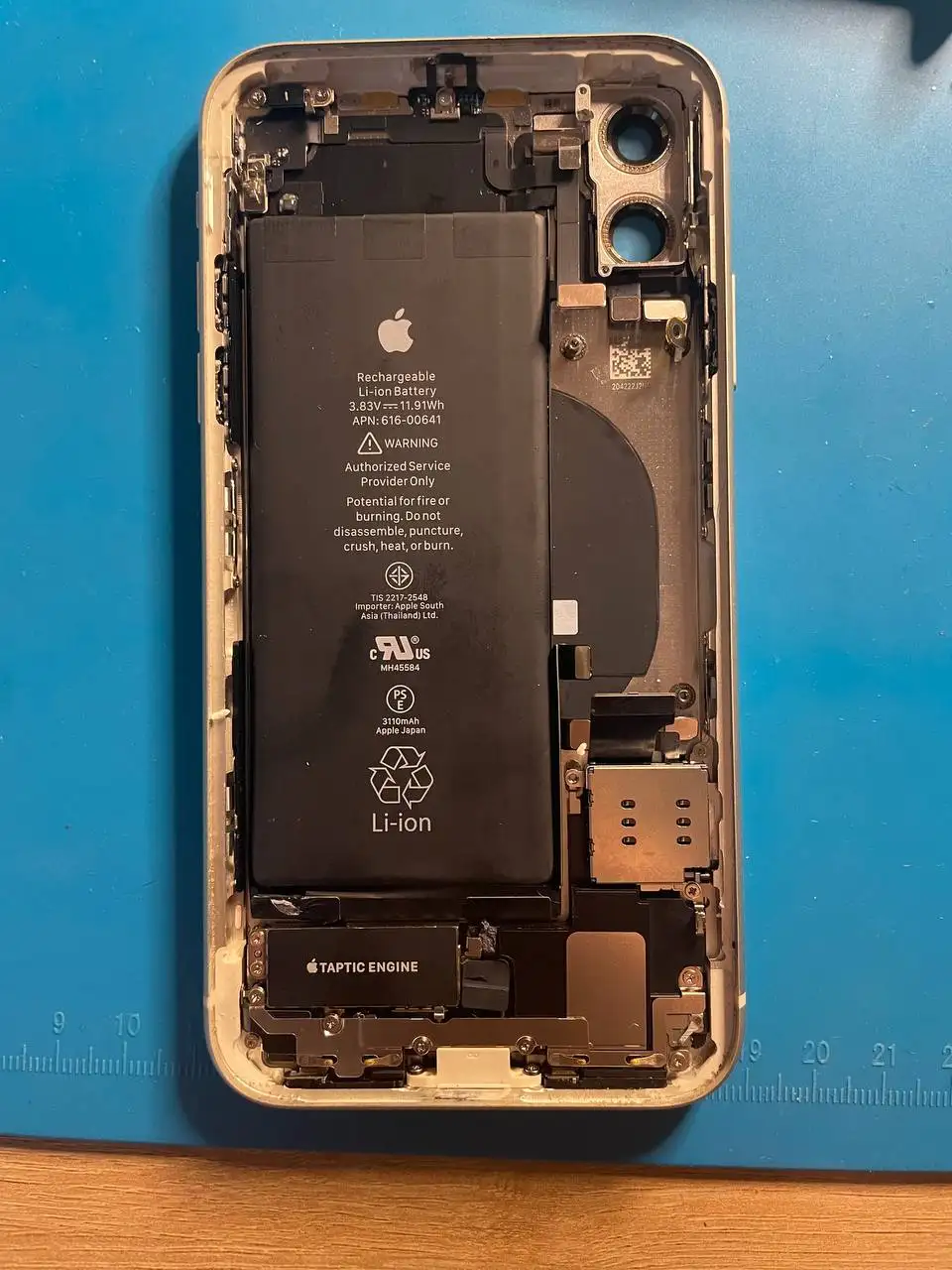 iPhone в разбор (АКБ отстутствует, дисплей норм/кнопкаSOS/срабатывания? - Смартфоны и аксессуары (Электроника) в Неизвестно