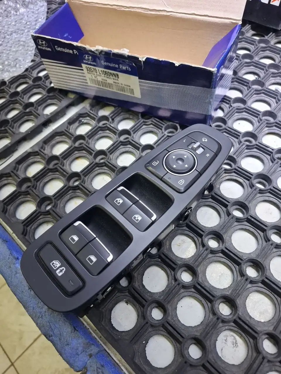 Блок стеклоподъемников Hyundai Sonata, брелок Pandora, блок управления LED фарой Mazda CX-5 - Запчасти (Авто) в Неизвестно