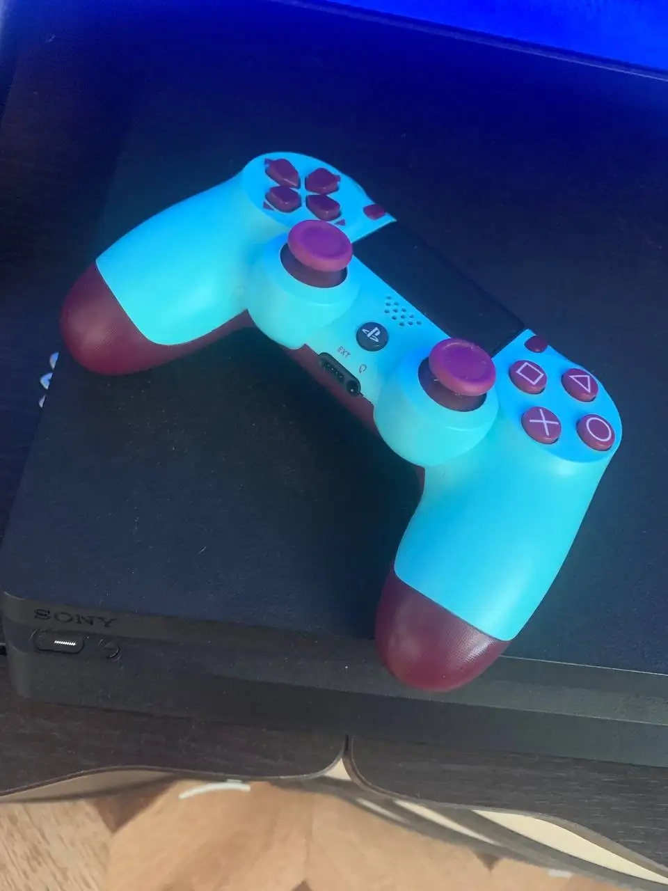 PS4 Slim 1ТБ с двумя геймпадами и играми - Игровые консоли (Электроника) в Сызрань