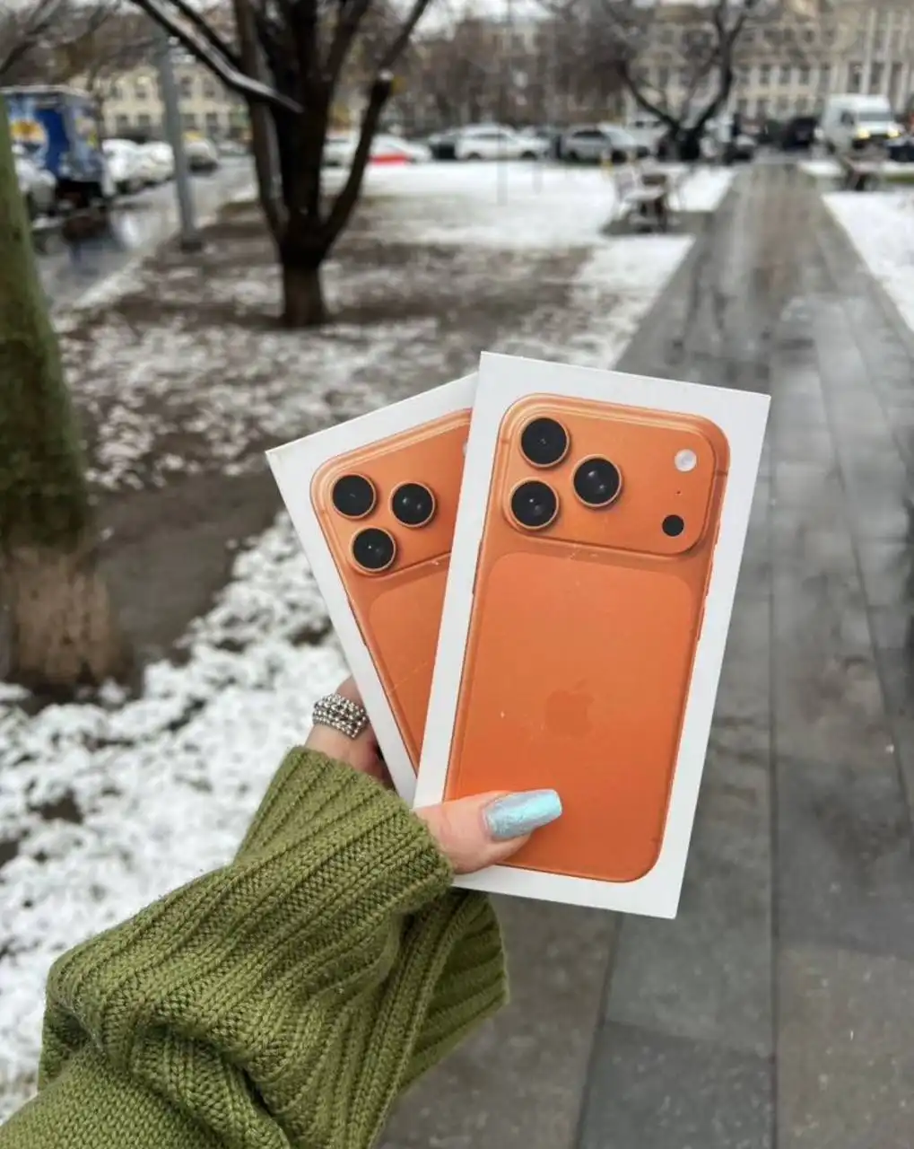 iPhone 17 Pro 256 ГБ (оранжевый, серебристый, синий)