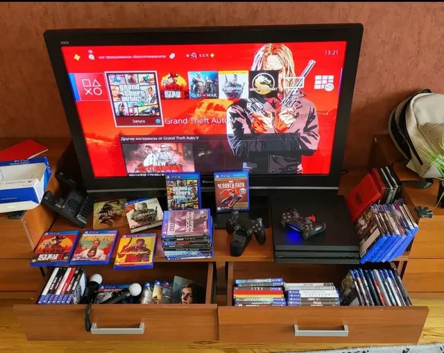 Продам Sony PlayStation 4 PRO 1TB с играми - частное объявление в Самарская область