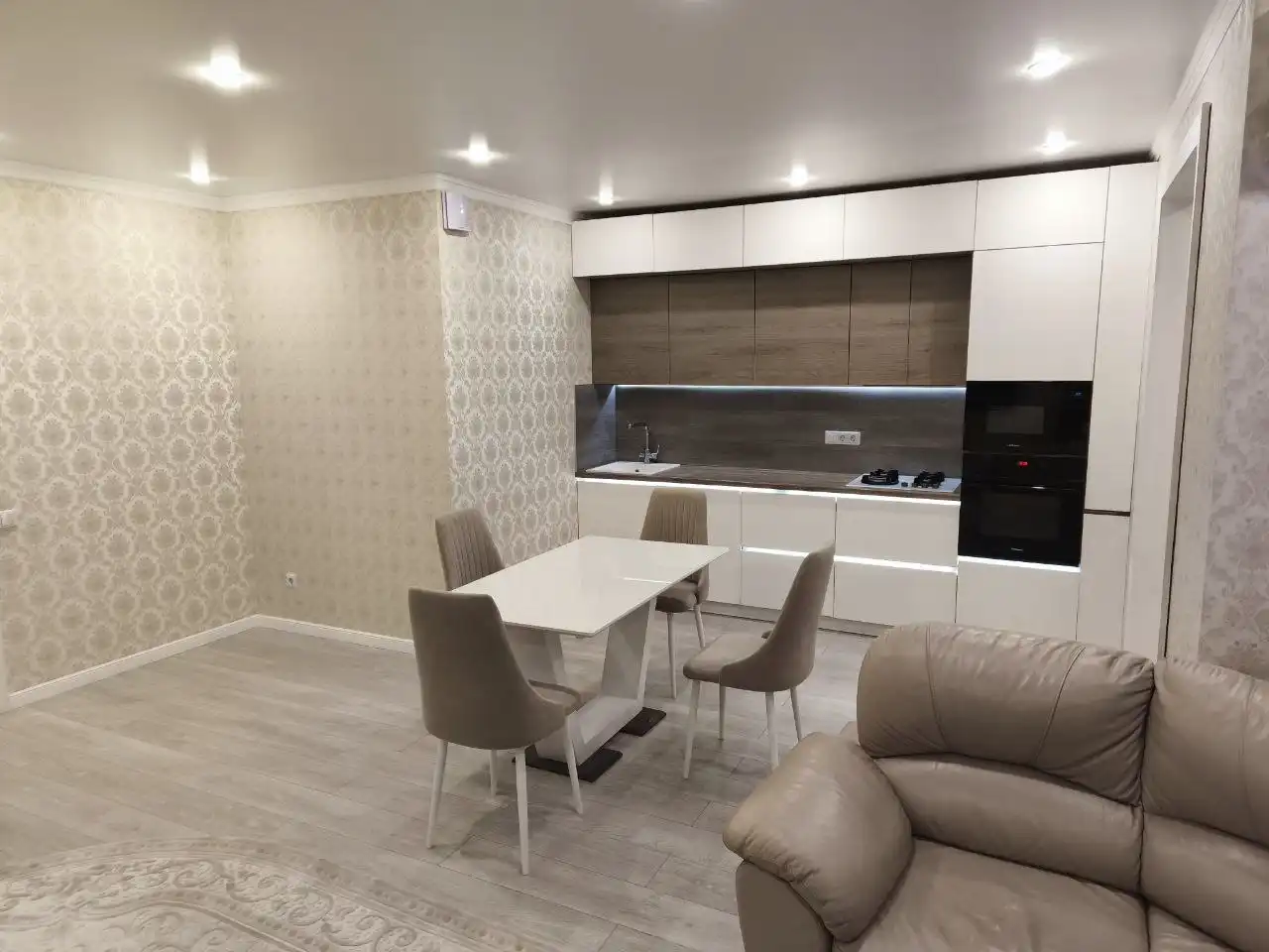 Продажа евро трёшки в Южном городе - Квартиры (Недвижимость) в Неизвестно