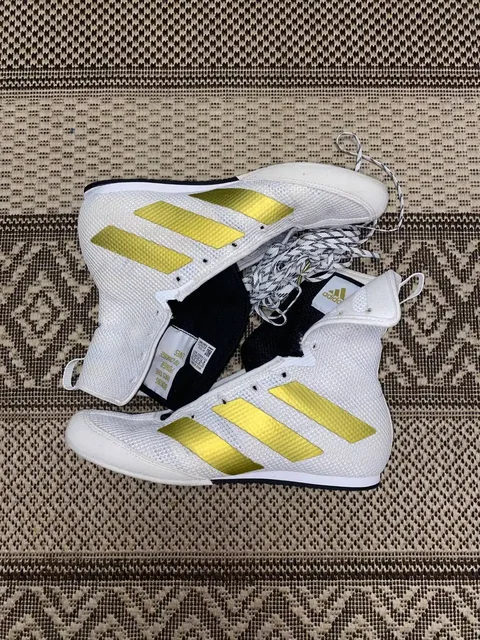 Боксерки и форма б/у - Спортивная одежда в Неизвестно