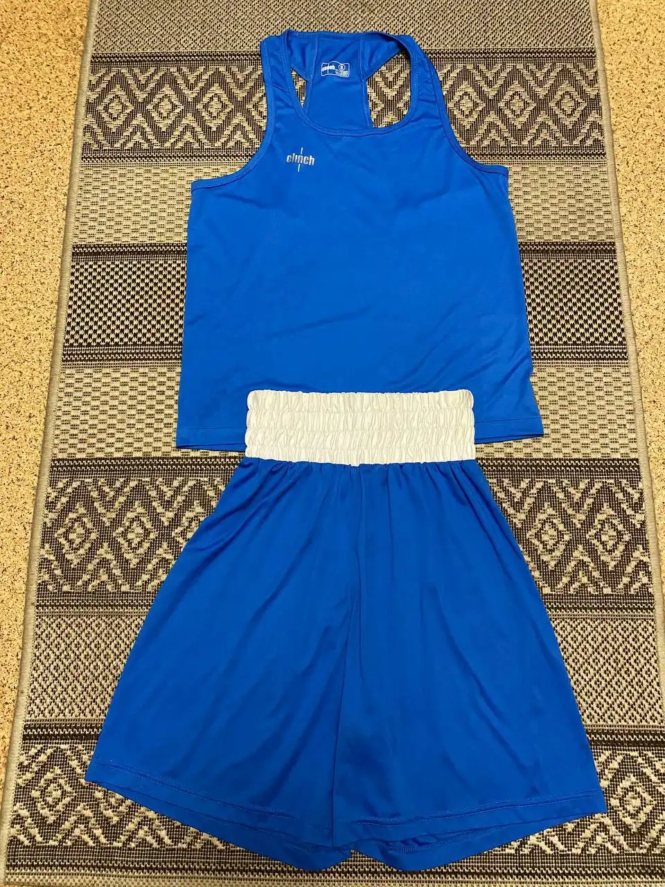 Боксерки и форма б/у - Спортивная одежда (Одежда) в Неизвестно