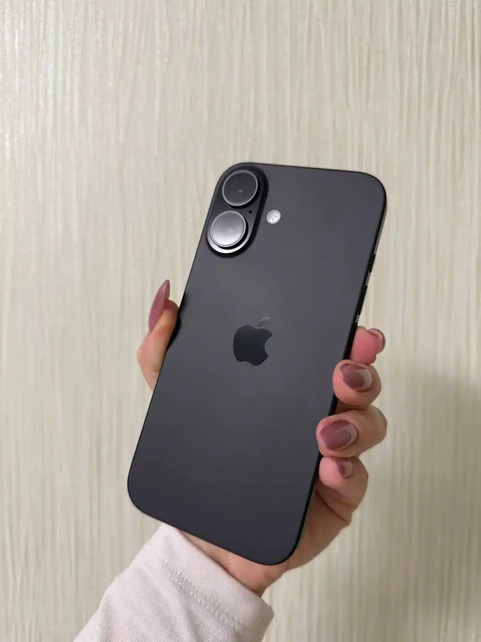 Продам или обменяю iPhone 16 128 ГБ