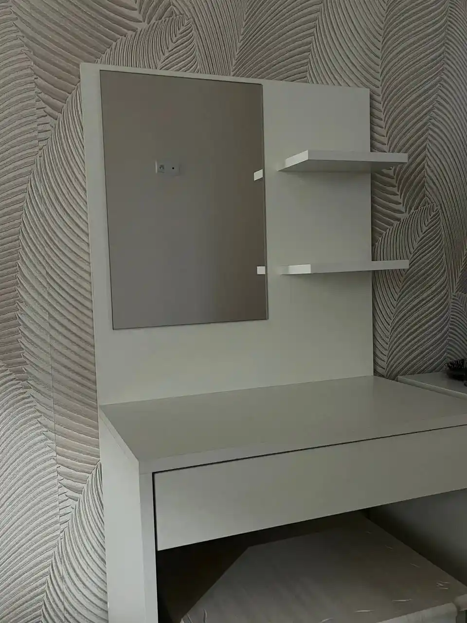 Продается кровать с матрасом и тумбочками