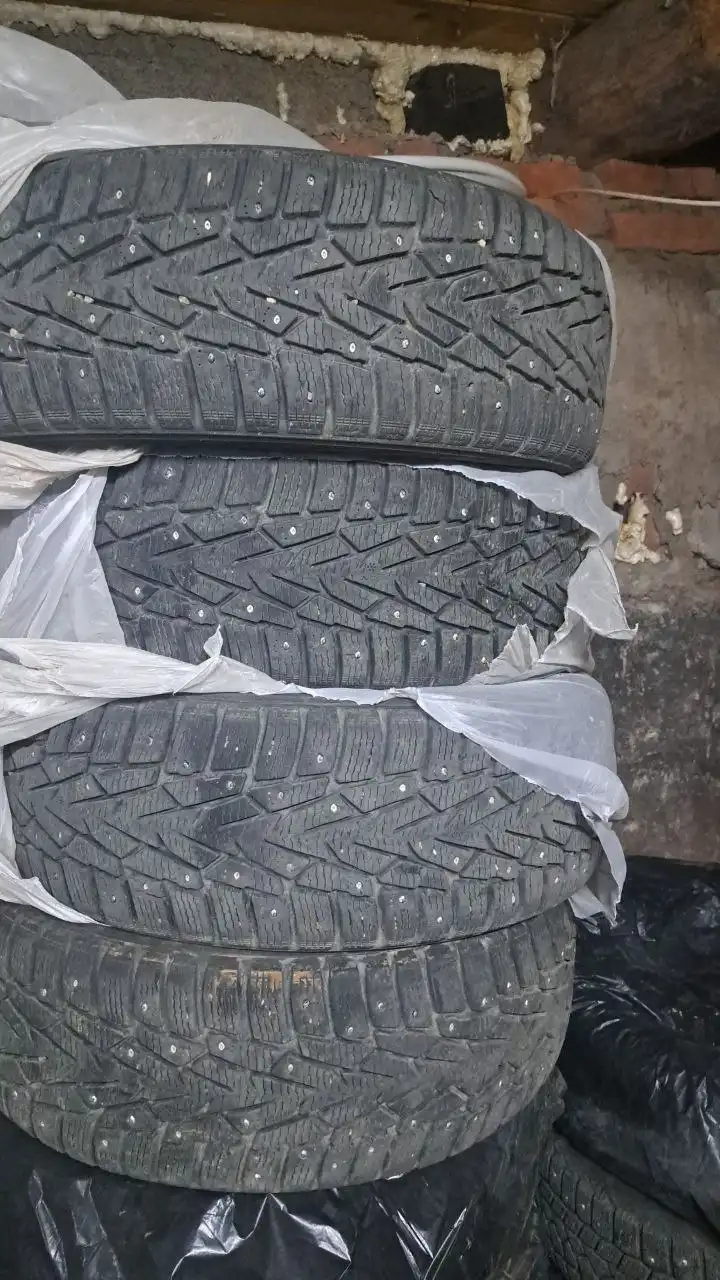 Продам зимние шины 205/65 R15