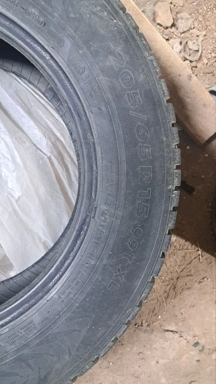 Продам зимние шины 205/65 R15