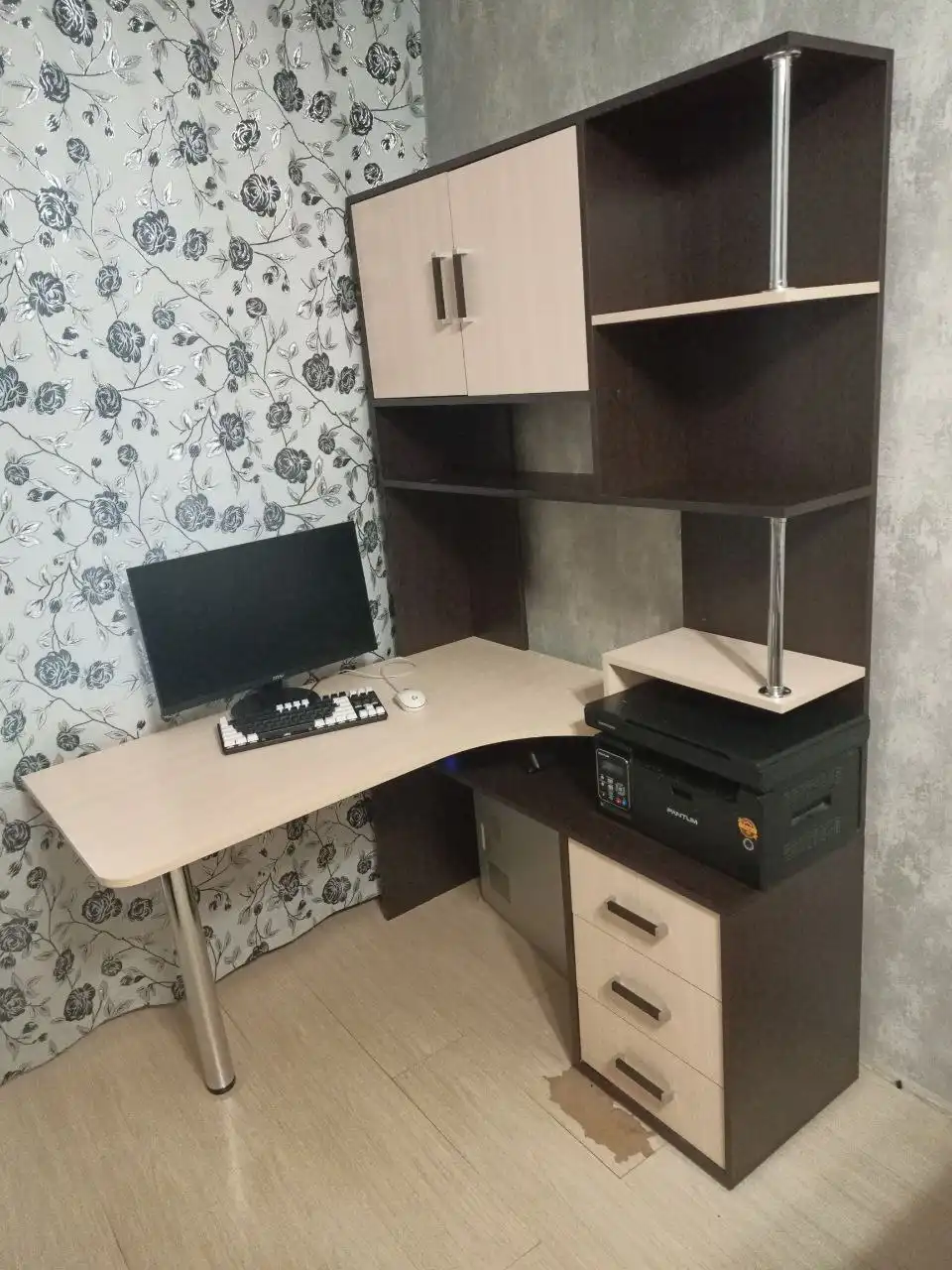 Продам угловой компьютерный стол