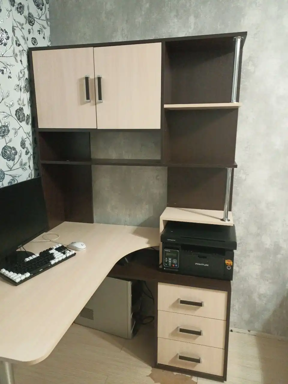 Продам угловой компьютерный стол