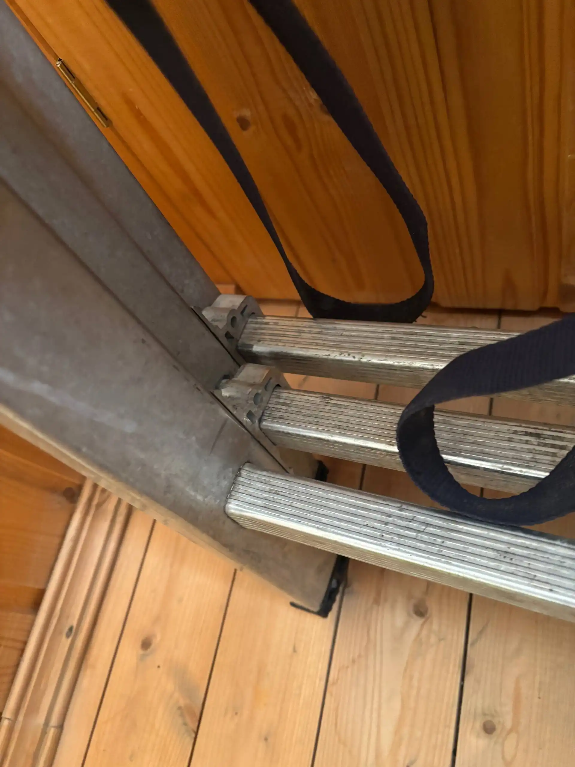 Лестница складная выдвижная алюминиевая DILWIS до 4.55 м