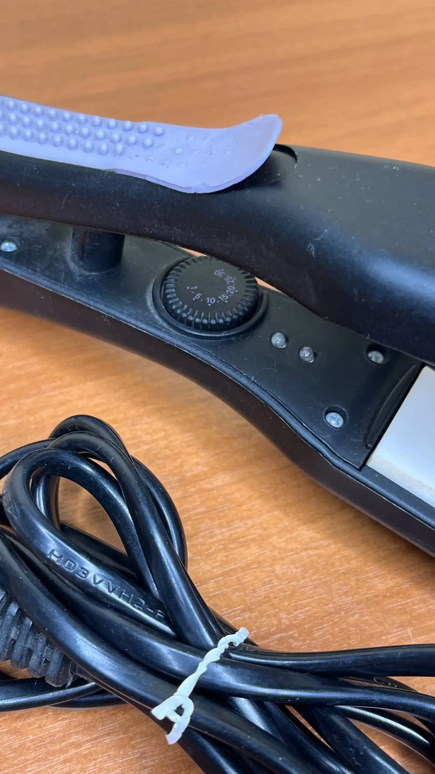 Щипцы для укладки волос с дефектами