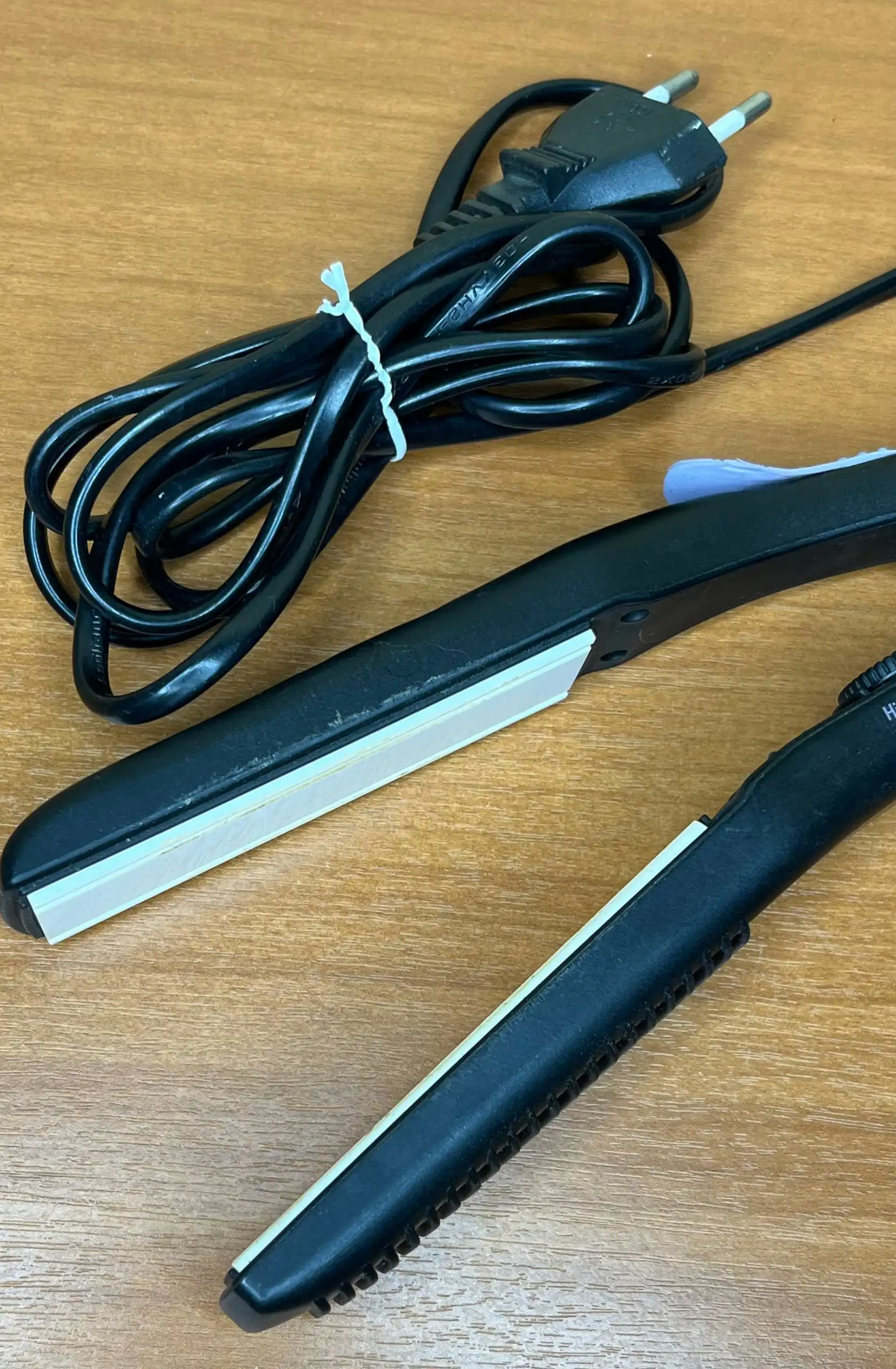 Щипцы для укладки волос с дефектами