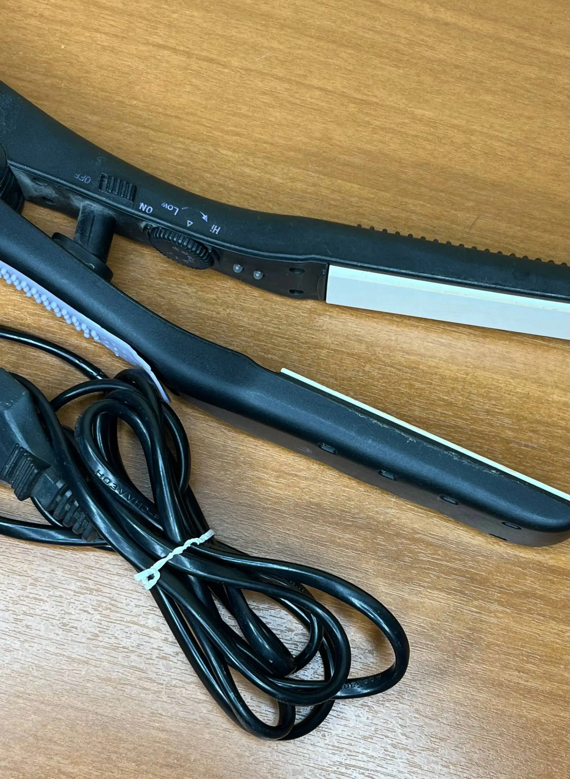 Щипцы для укладки волос с дефектами