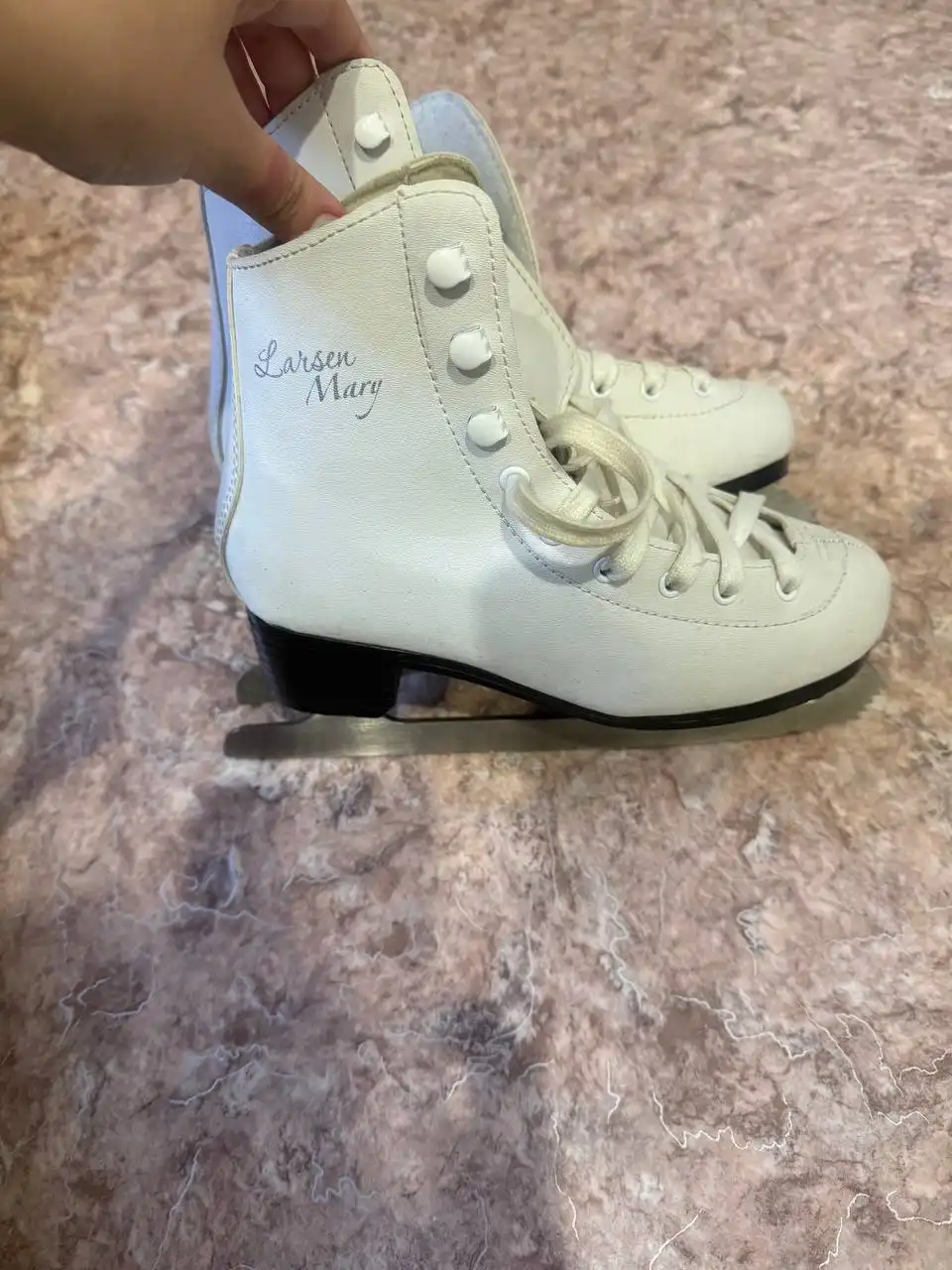 Продам коньки 33-34 размер