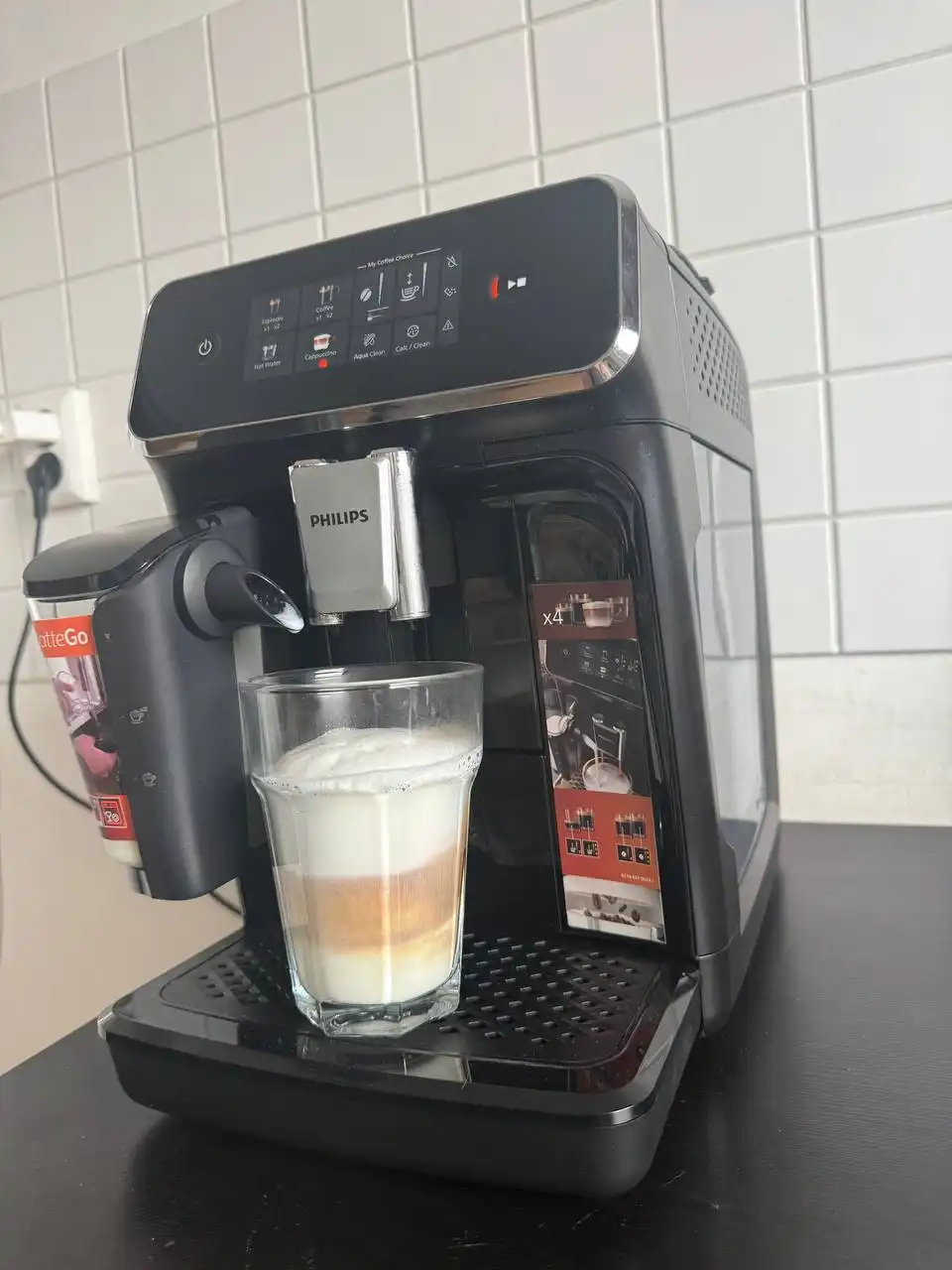 Кофемашина Philips LatteGo 2300