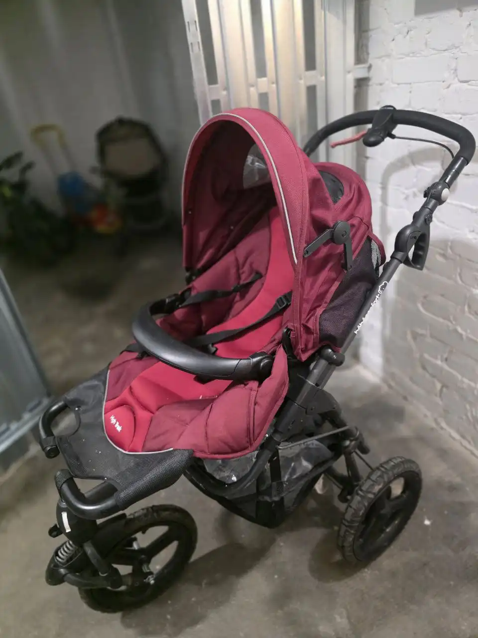 Отдам коляску Bebe confort High trek