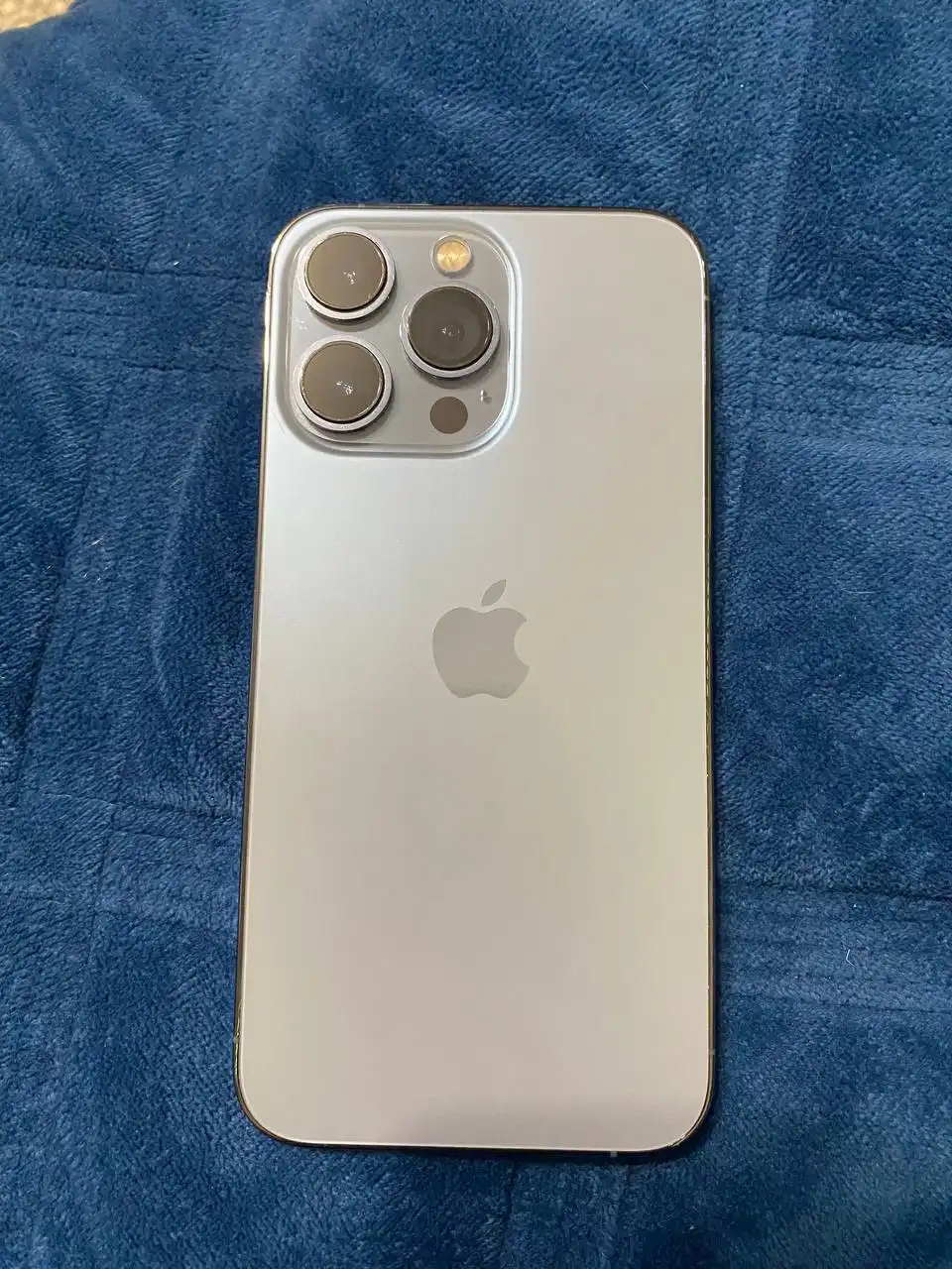 Айфон 13 про с замененным аккумулятором и неработающей камерой 0.5