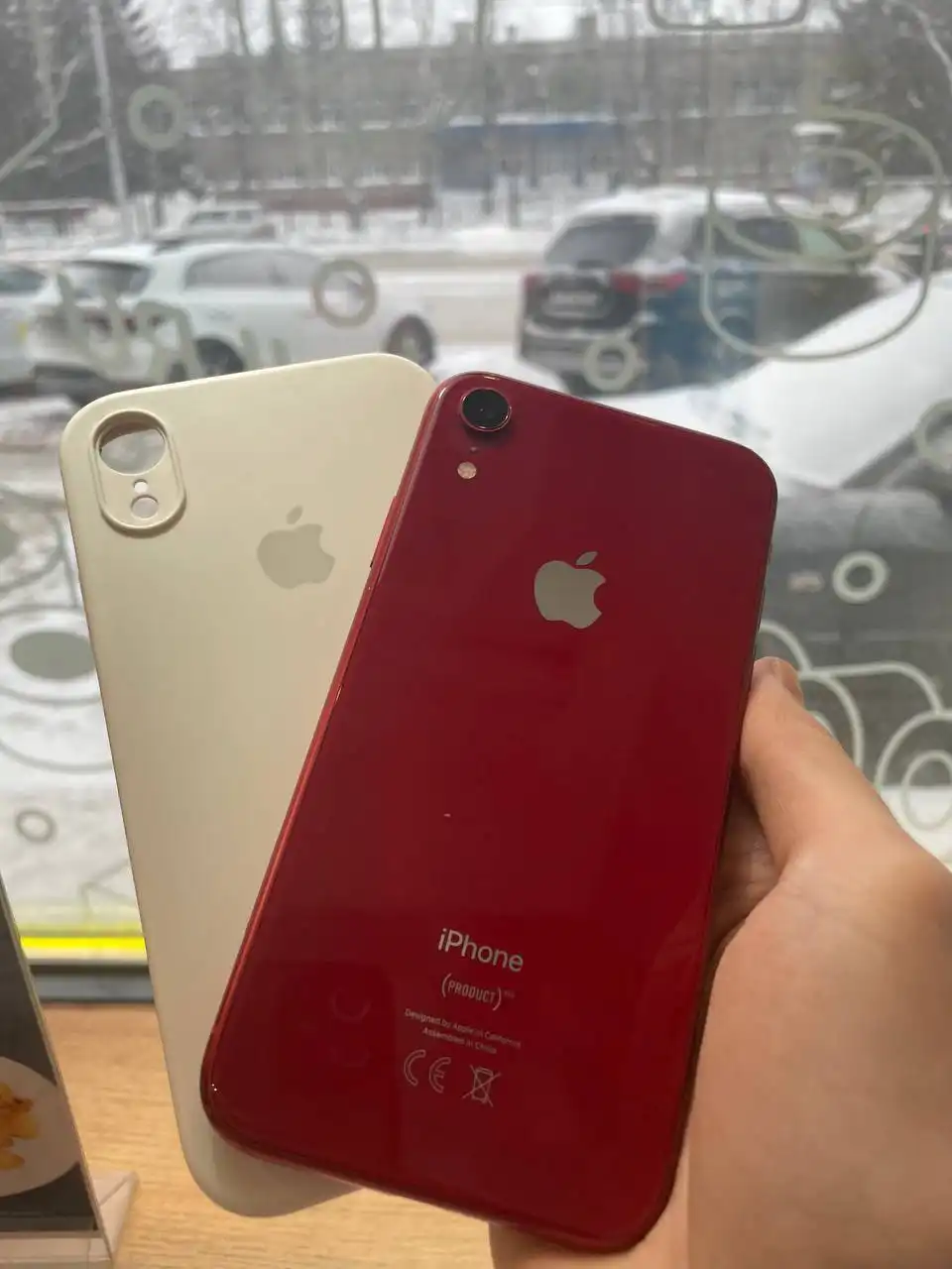 iPhone XR в красном цвете