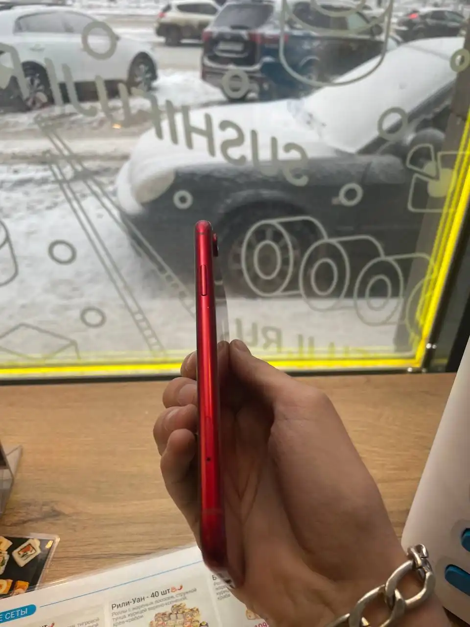 Айфон Х в красном цвете