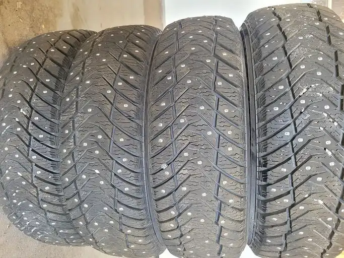Зимние шипованные шины Yokohama Iceguard IG65 235/55 R19 - Шины и диски (Запчасти) в Уфа