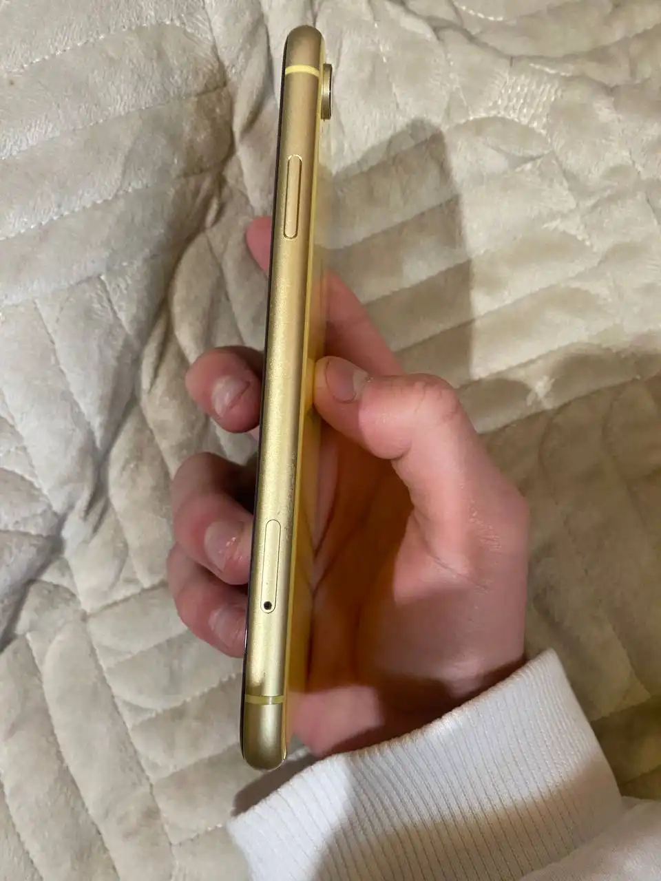 Продажа телефона iPhone 13 с мелкими дефектами - Смартфоны и телефоны (Электроника) в Уфа